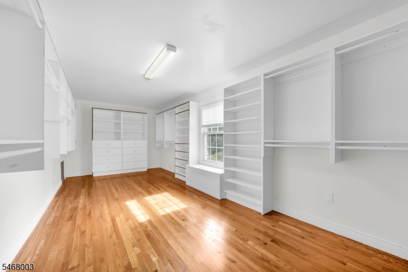 Walkk in Closet