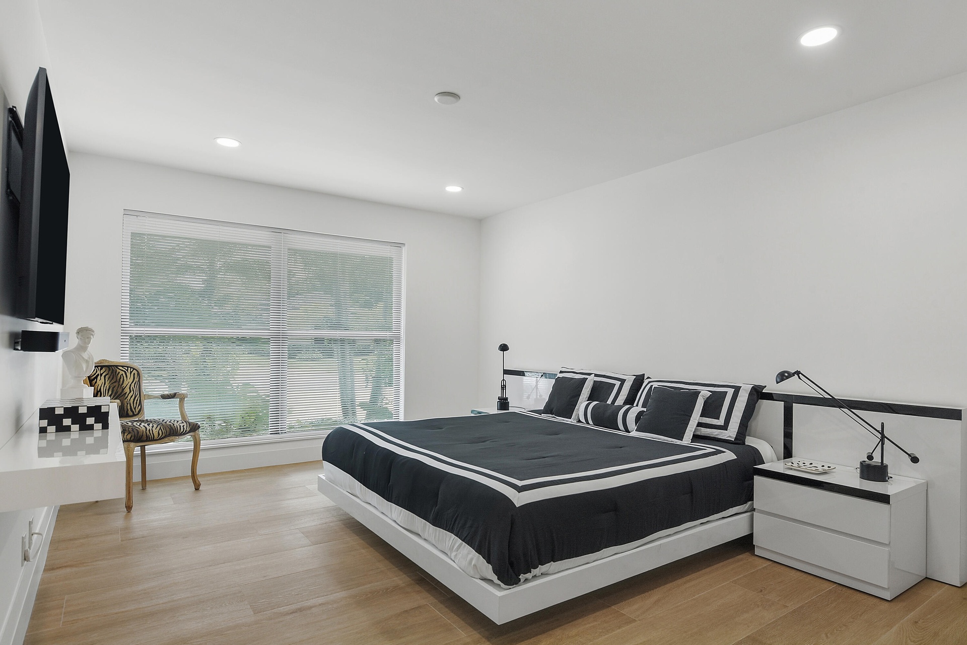 Guest bedroom