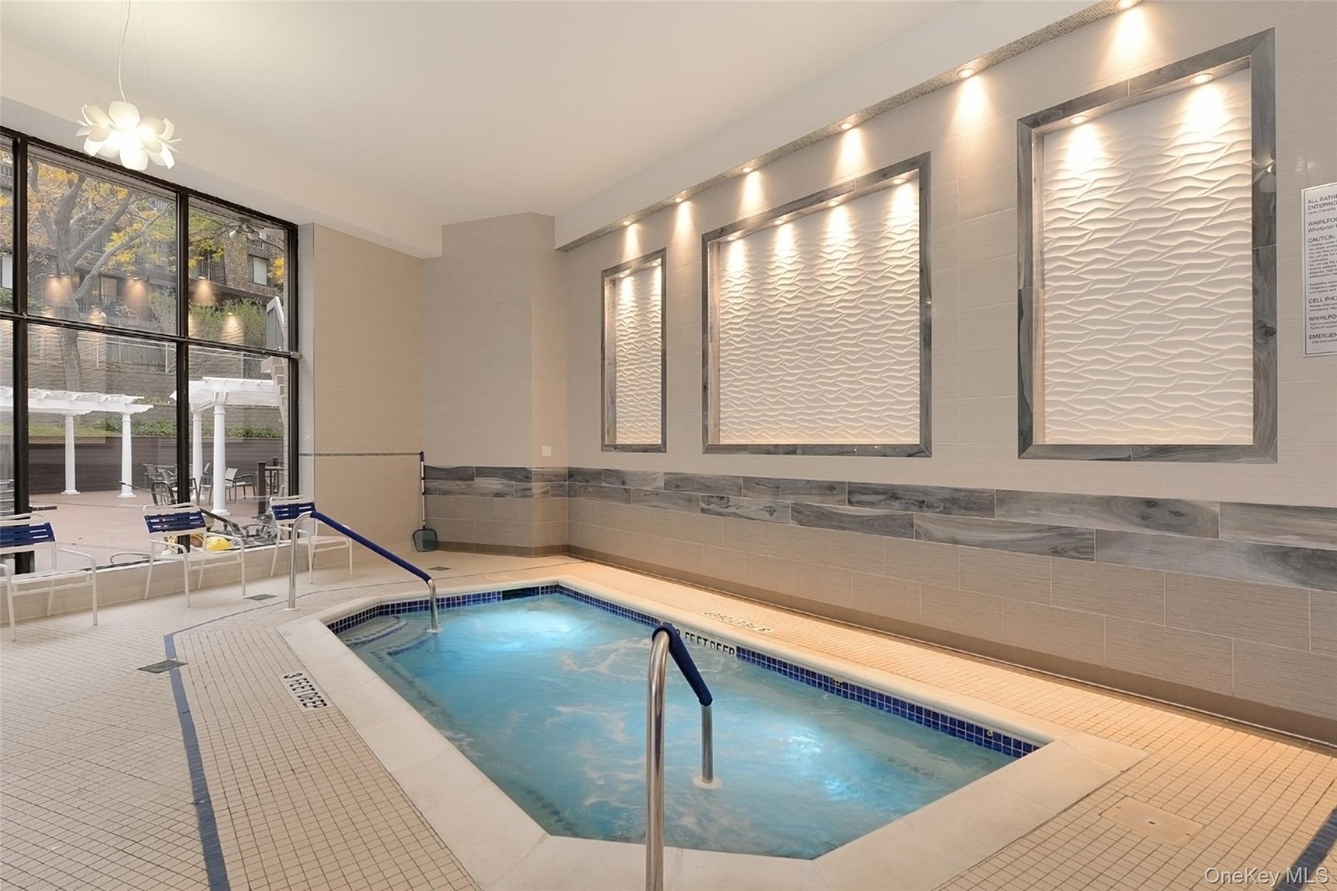 Hot tub / spa.