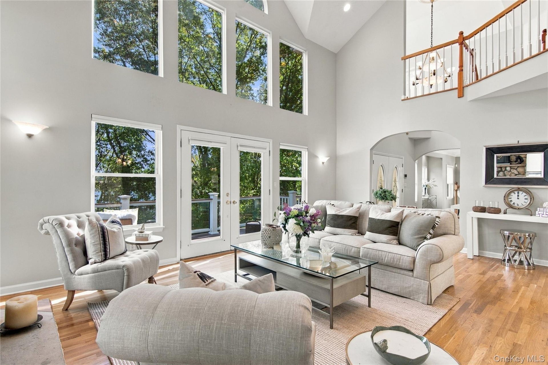 Wall of Windows - To  enjoy beautiful water-view