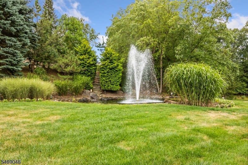 Fox hills fountain