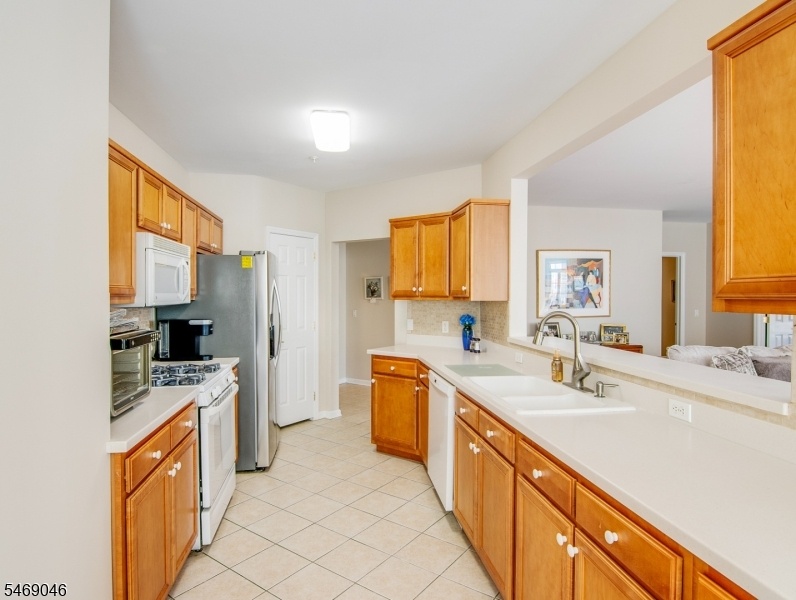 Open / Galley Kitchen