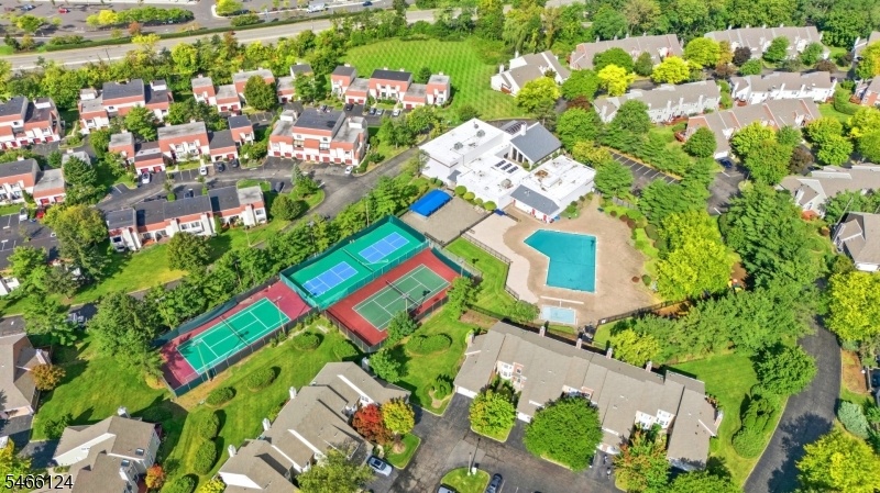 AMENITIES -TENNIS/OUTDOOR POOL