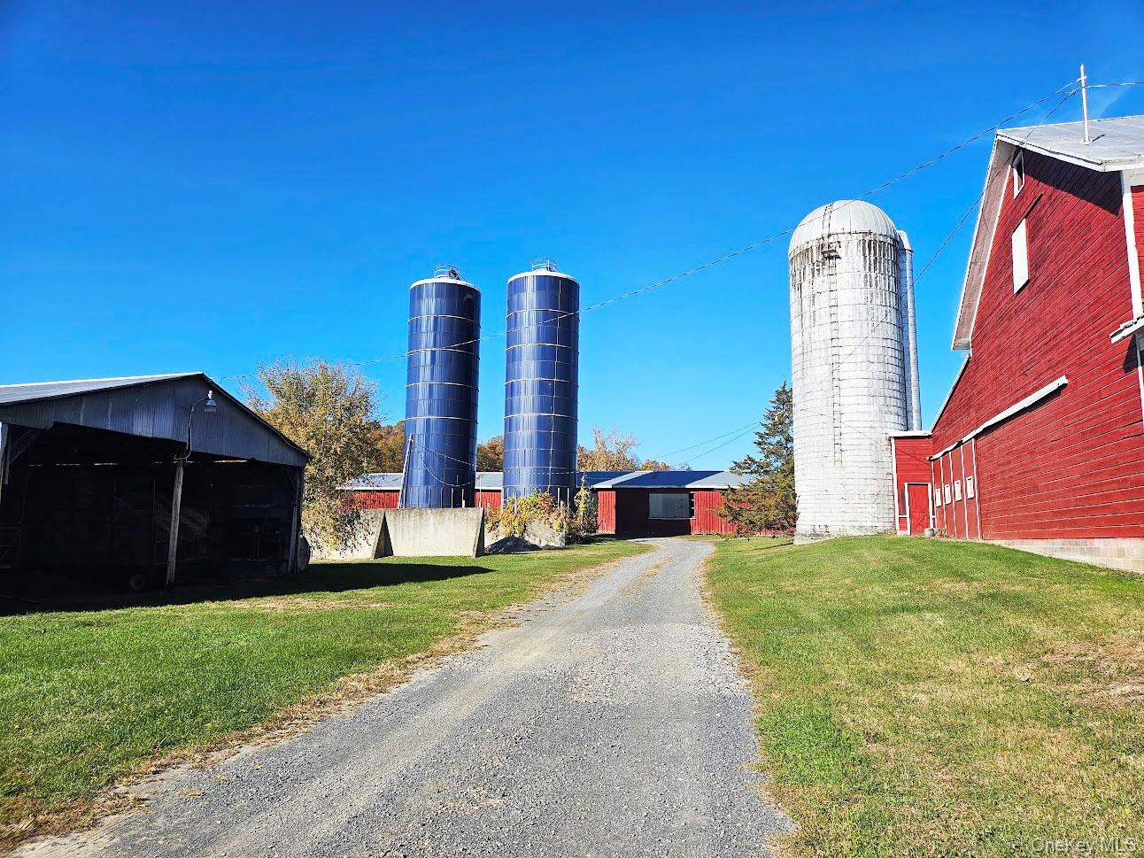 Pole barn, silos & barns