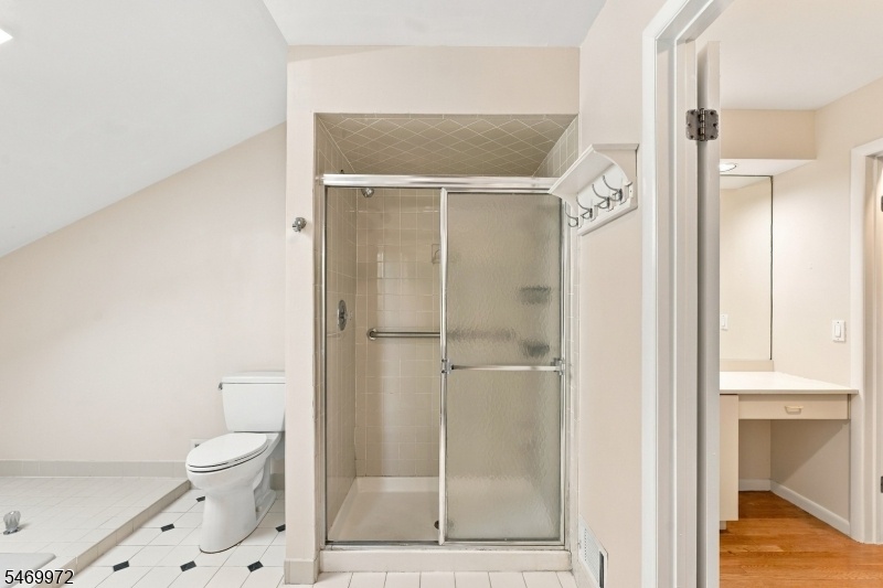 Primary Full Bath/Stall