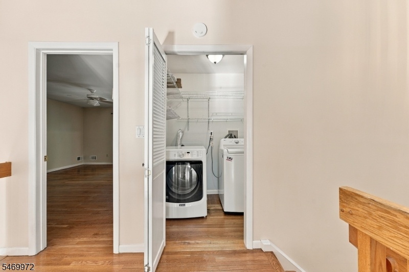 2nd Fl Landing w/Laundry