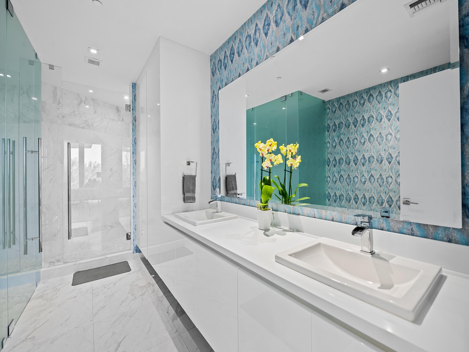 En suite bathroom to additional bedroom 1