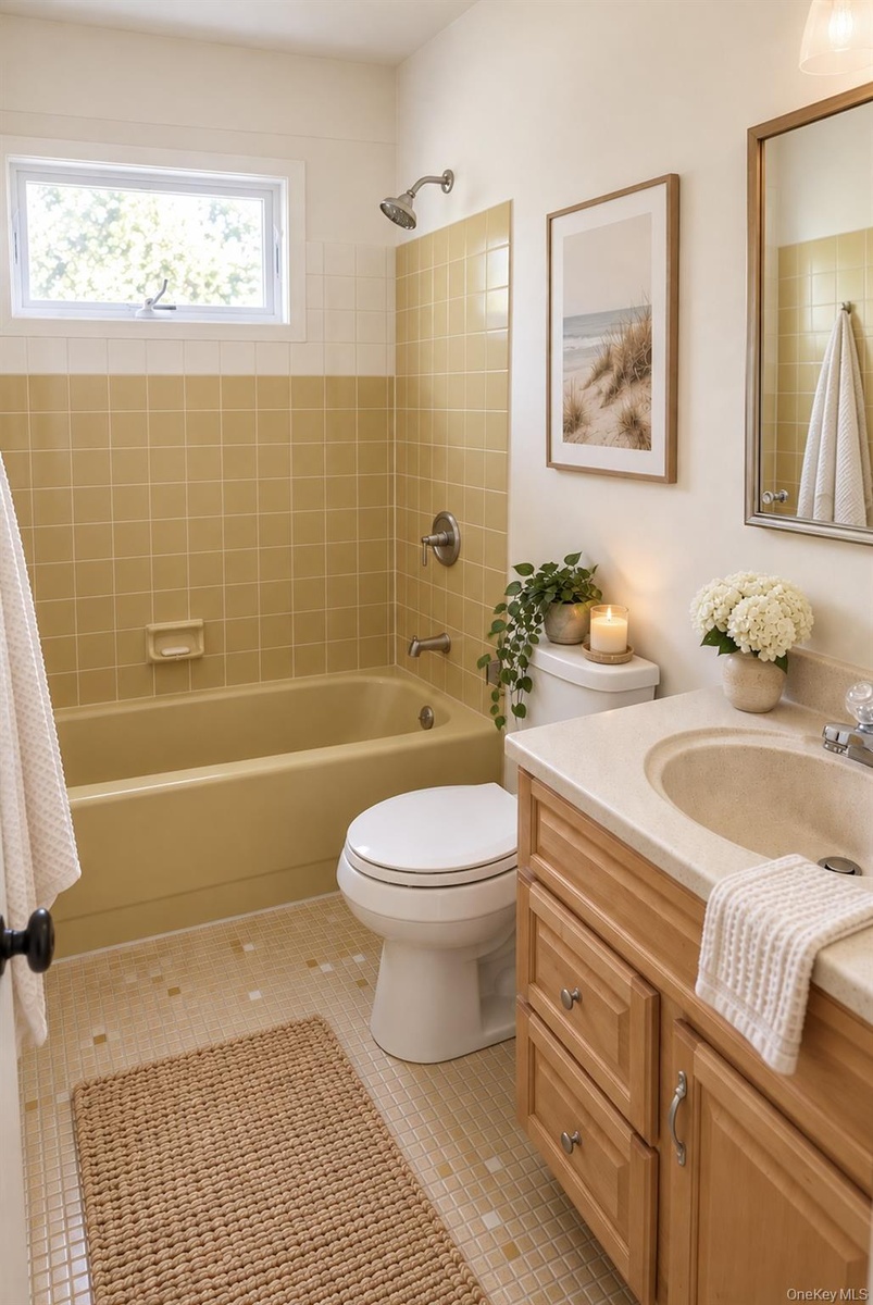Full Hall bathroom