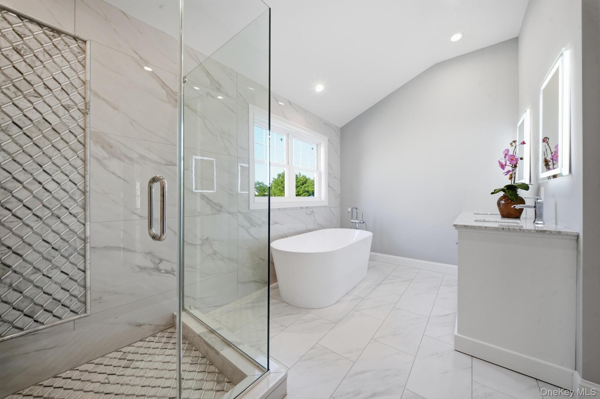Soaking tub