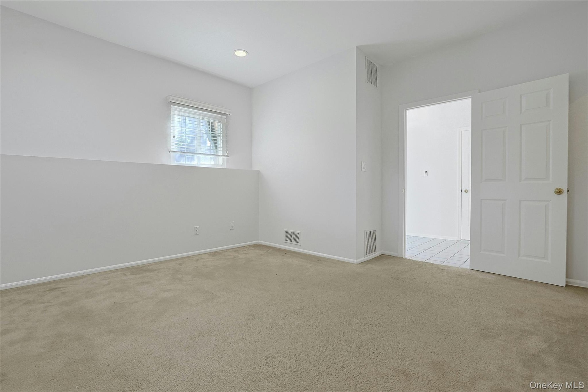 Flex Lower Level Suite with full bath, closet/laundry room. Could be 3rd bedroom or guest suite