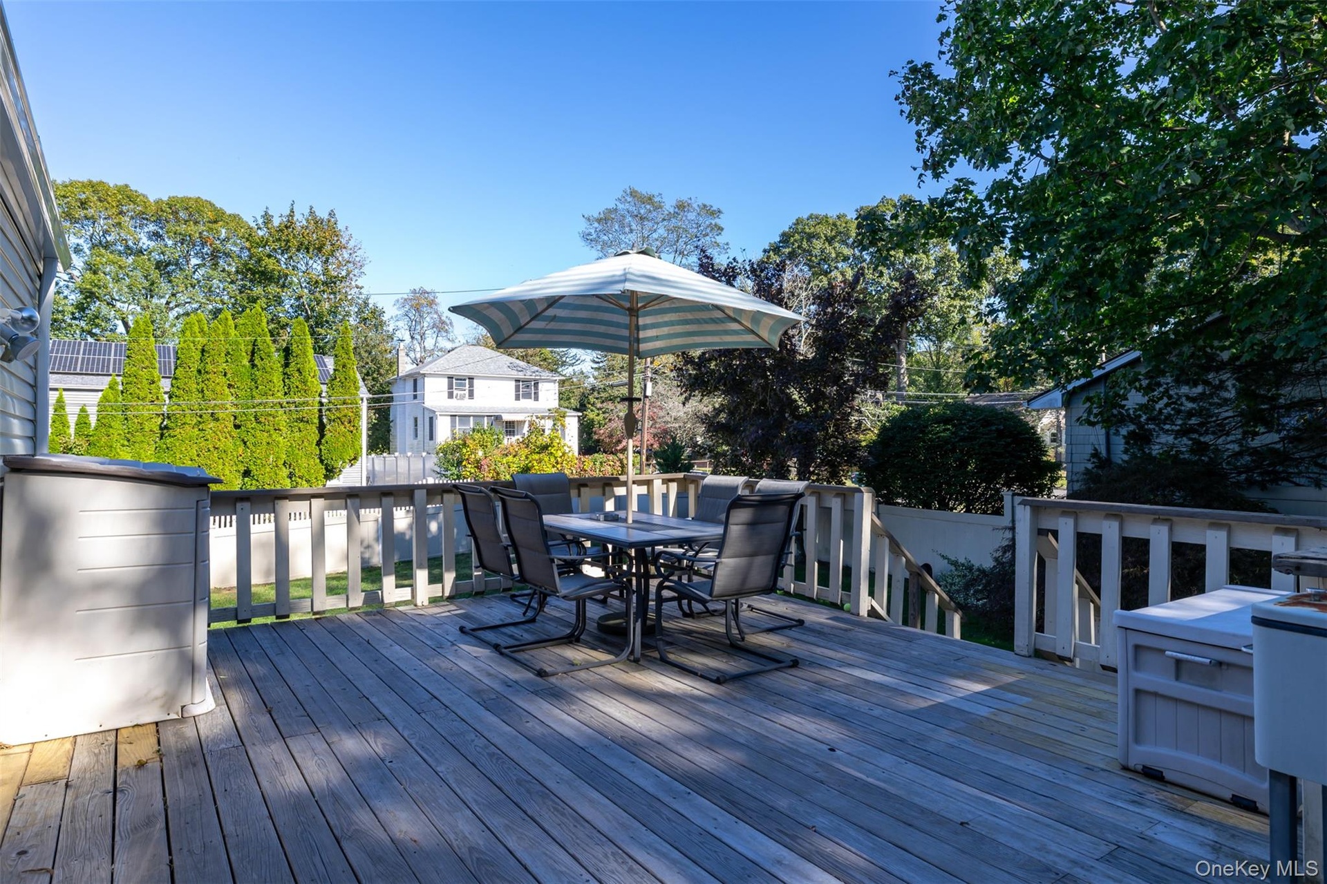 Outside deck with plenty of space for entertaining
