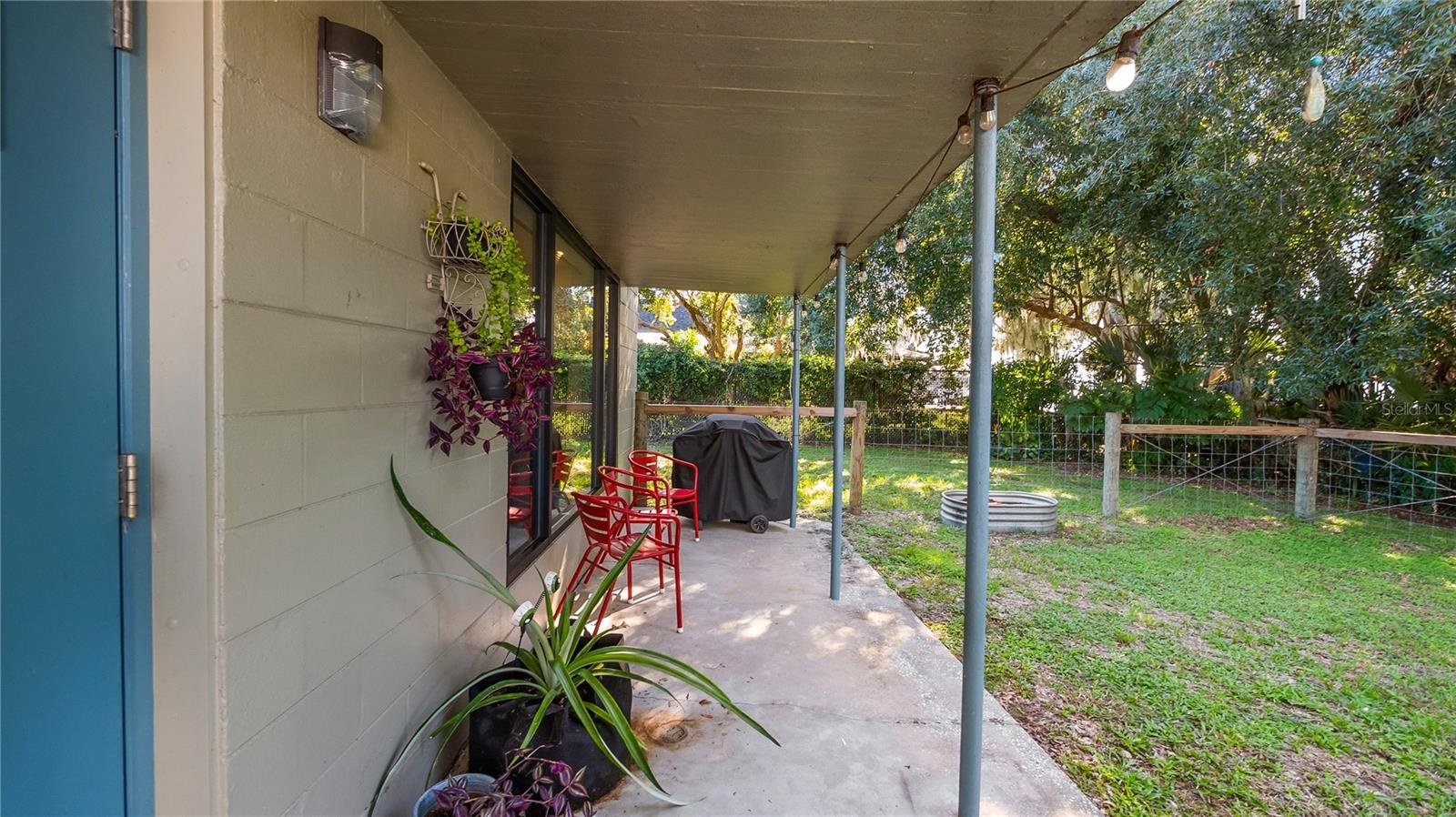 Detached garage and apartment. 2 car parking plus storage. Driveway off Lakeshore drive, little fenced in back yard. Full kitchen, laundry closet. rem