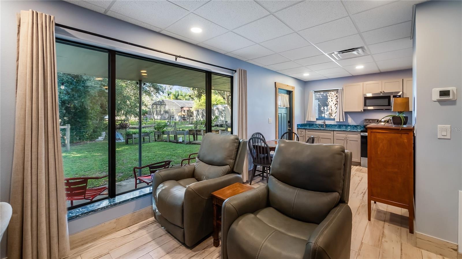 Detached garage and apartment. 2 car parking plus storage. Driveway off Lakeshore drive, little fenced in back yard. Full kitchen, laundry closet. rem