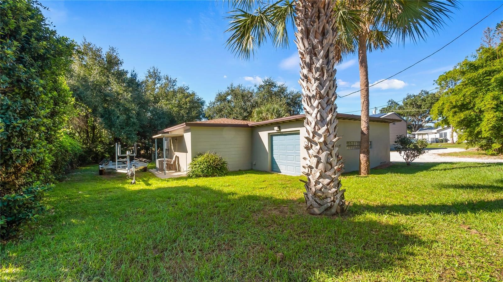 Detached garage and apartment. 2 car parking plus storage. Driveway off Lakeshore drive, little fenced in back yard. Full kitchen, laundry closet. rem
