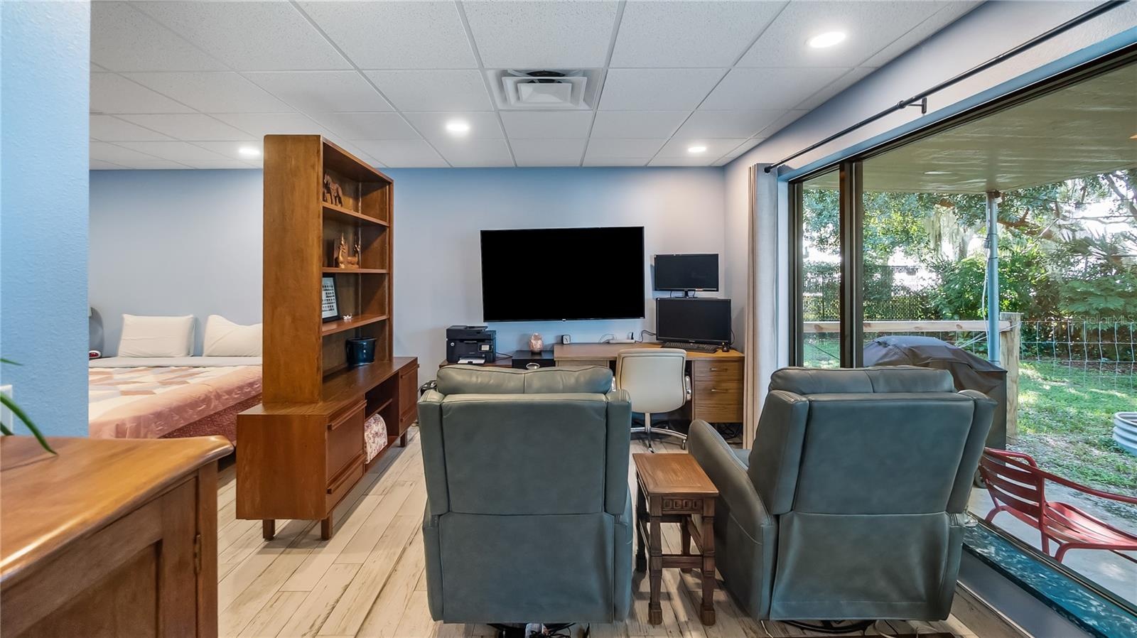 Detached garage and apartment. 2 car parking plus storage. Driveway off Lakeshore drive, little fenced in back yard. Full kitchen, laundry closet. rem