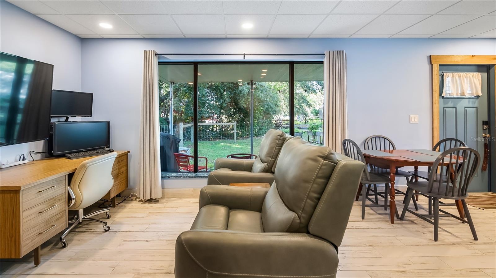 Detached garage and apartment. 2 car parking plus storage. Driveway off Lakeshore drive, little fenced in back yard. Full kitchen, laundry closet. rem