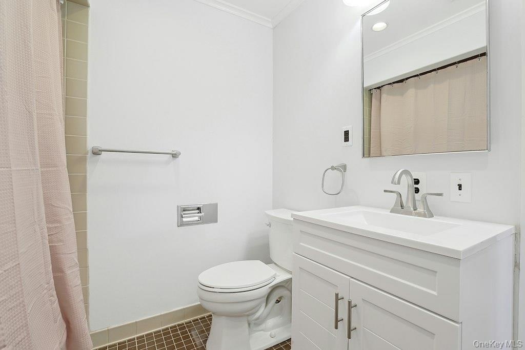 Second Floor - Full bath with tub/shower