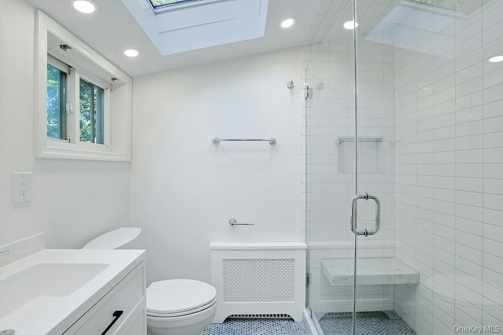 1st Fl, full bathroom, step in shower with seat