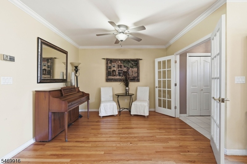 Piano Den
