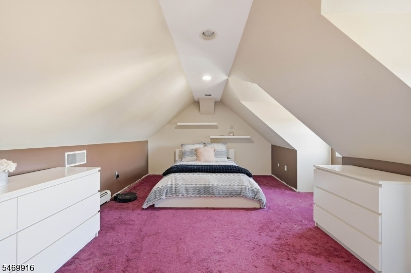 Attic 6 Bed/ Home Office