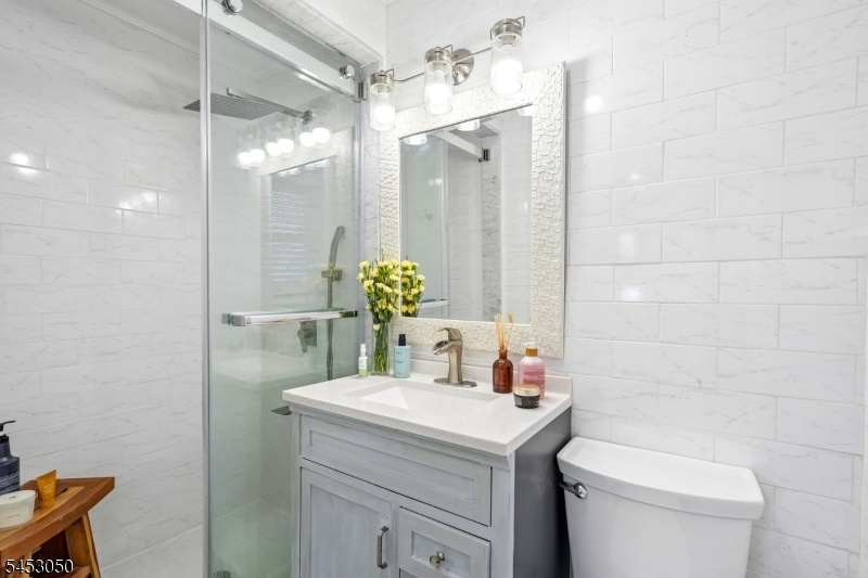 Primary Bed Bathroom