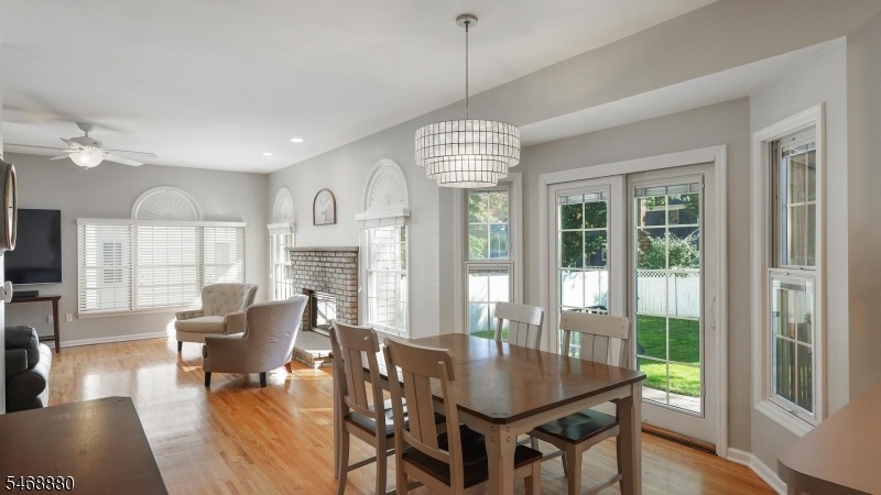 breakfast room