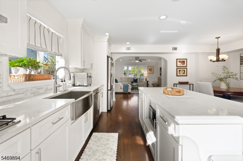 QUARTZ COUNTERTOPS