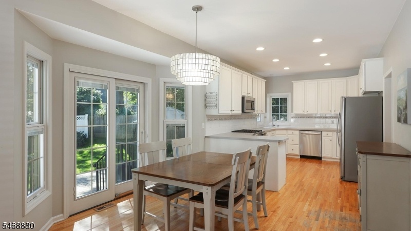 breakfast room