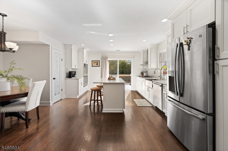 DINING ROOM/KITCHEN VIEW