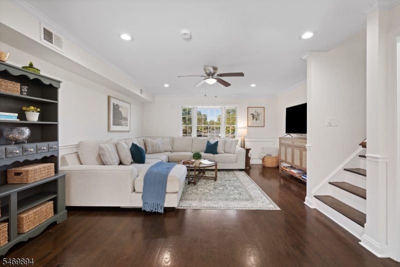 INVITING FAMILY ROOM