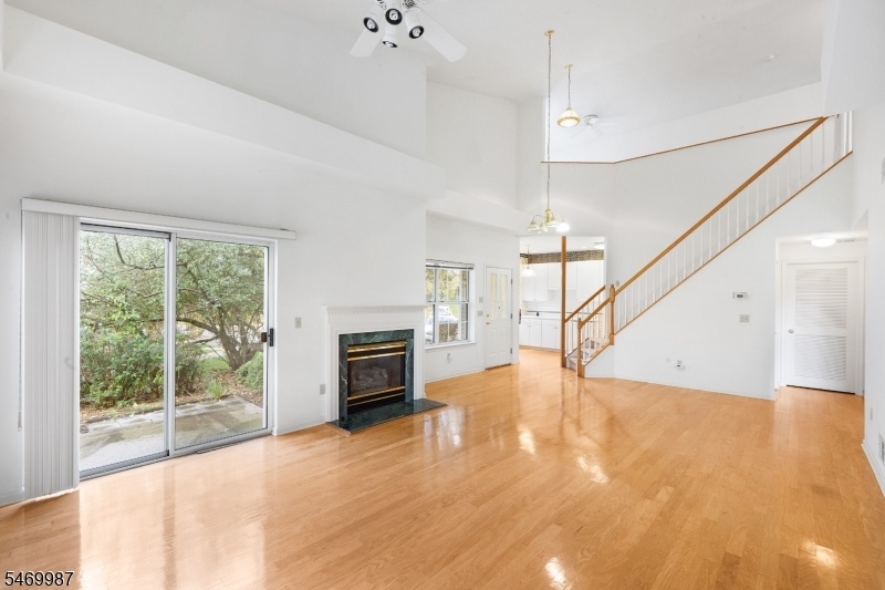 Living Room/Dining Area