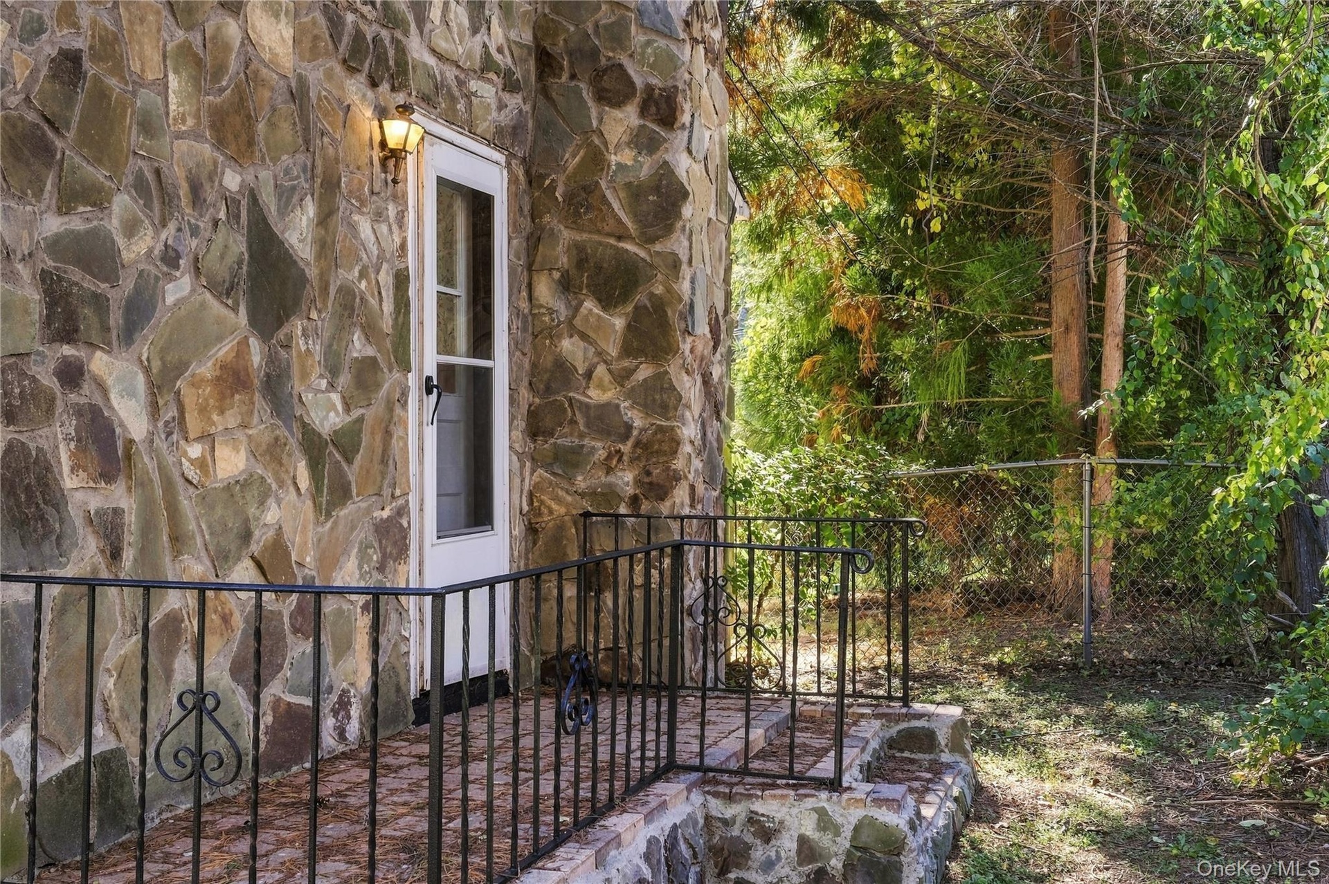 Side of the front cottage