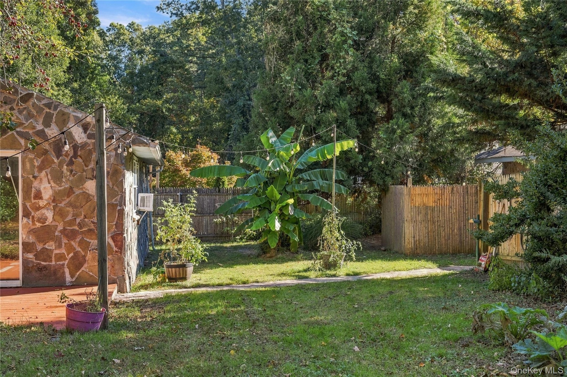 Second cottage with private yard space