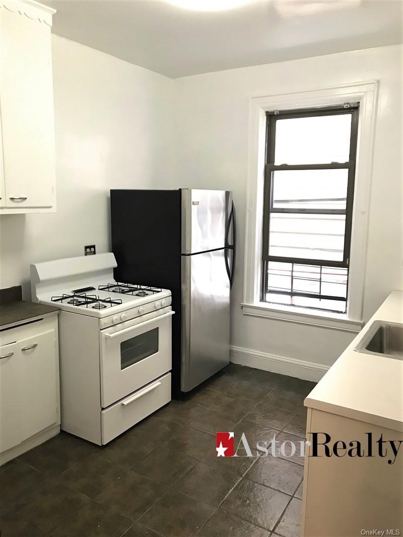 Unit 1R/2 Bedroom Eat-in kitchen