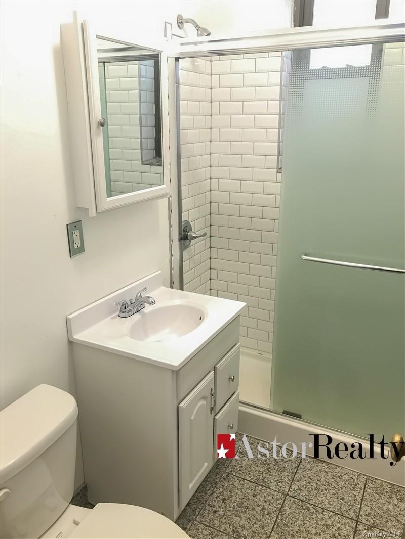Unit 1R/ Bathroom