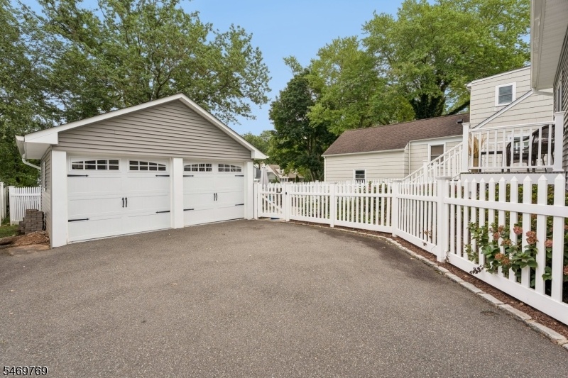 2 Car  Garage