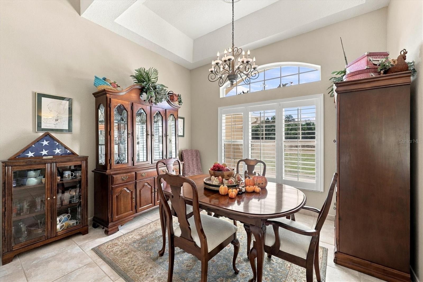 Dining area, view 2.