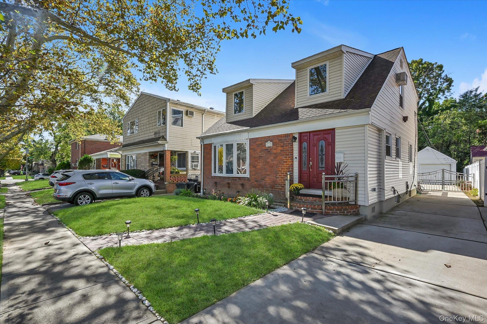 Front of property / private driveway
