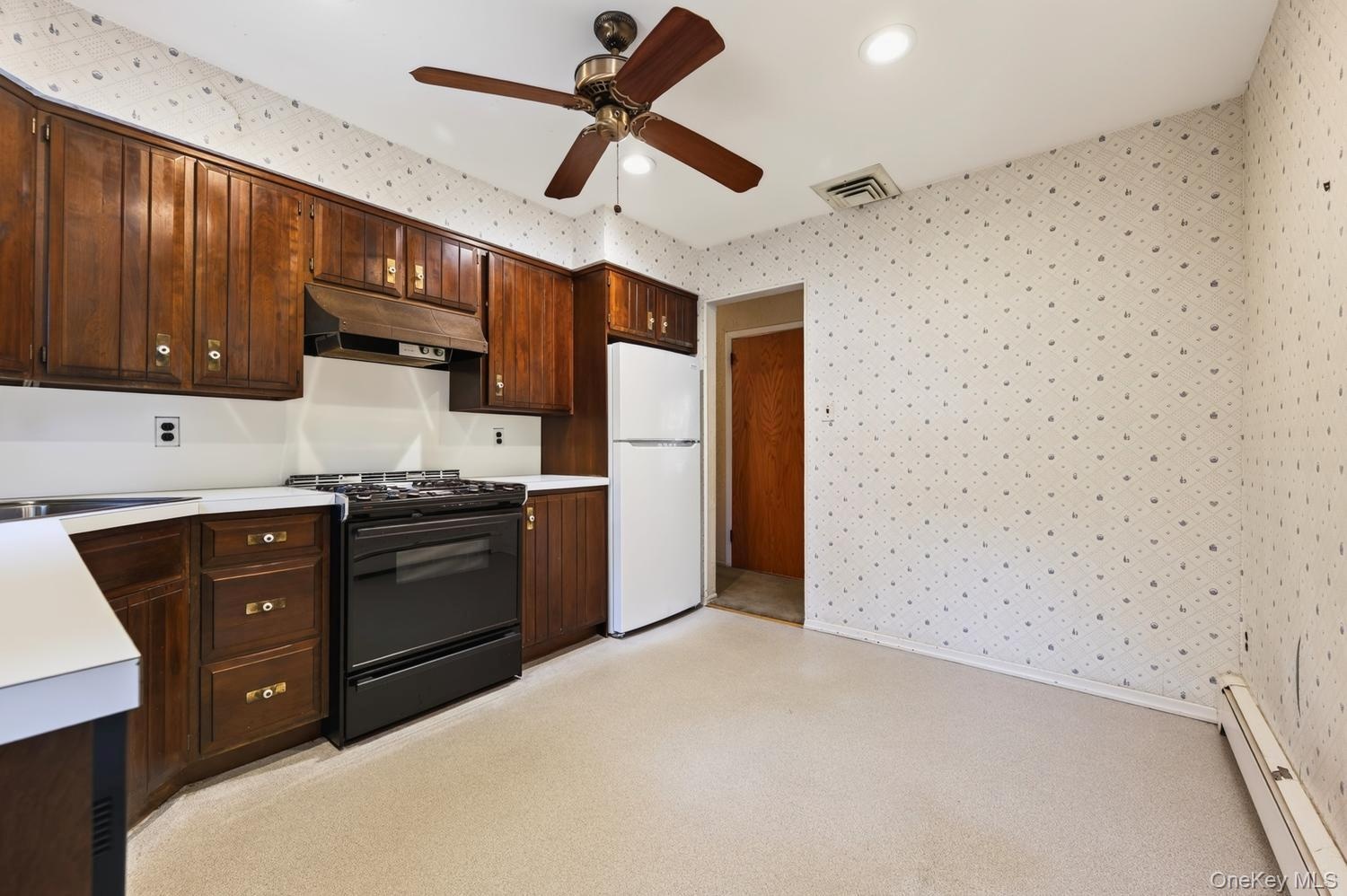 Eat-in-kitchen