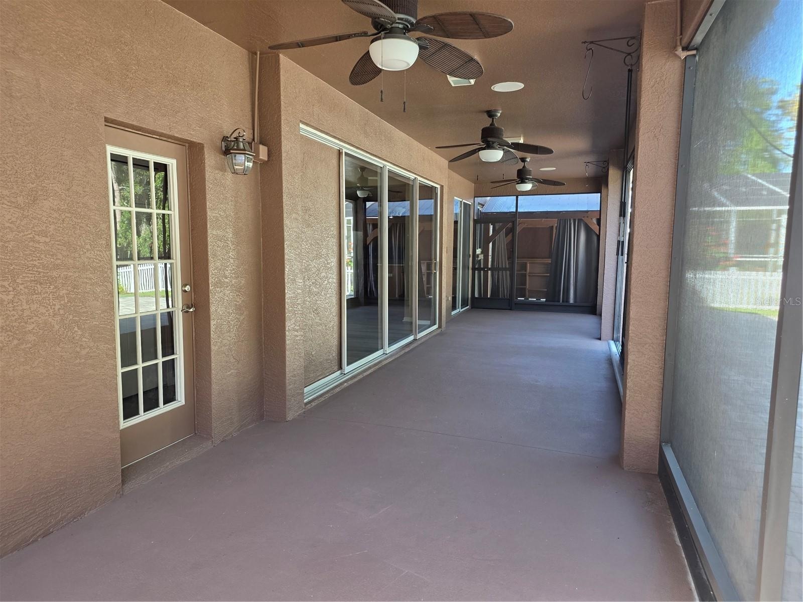 Screened Lanai with retracting screens
