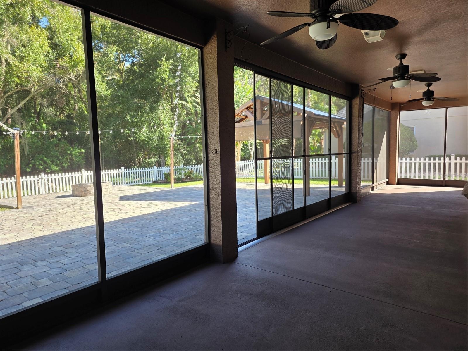Screened Lanai with retracting screens