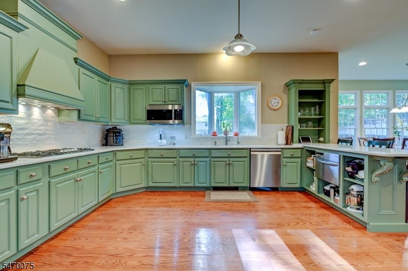 WOOD FLOORING