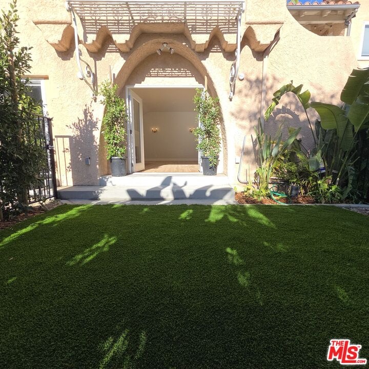 Fenced yard for exclusive use 