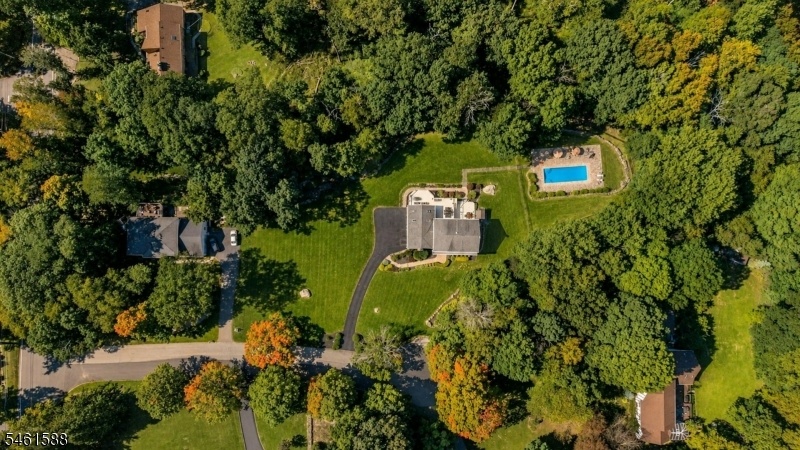 Private Pool, Nearly 2 Acres