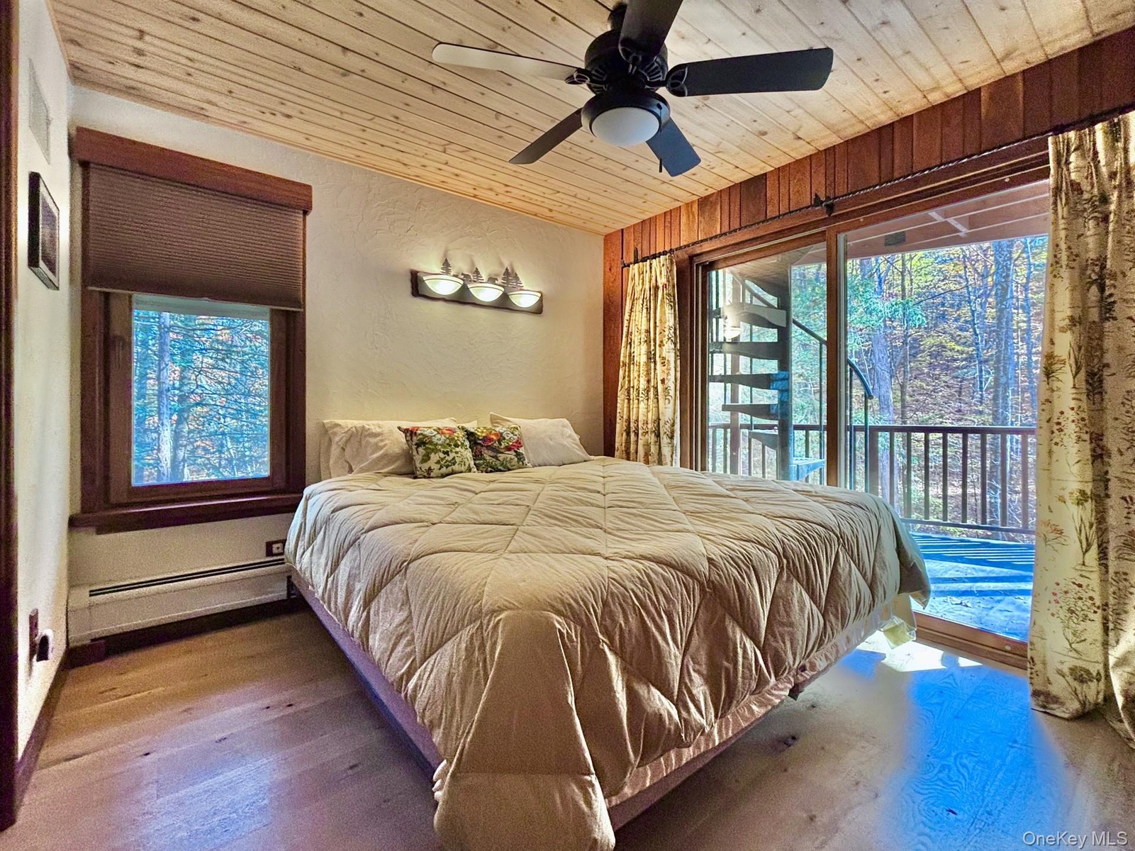 First floor bedroom w/adjacent bath