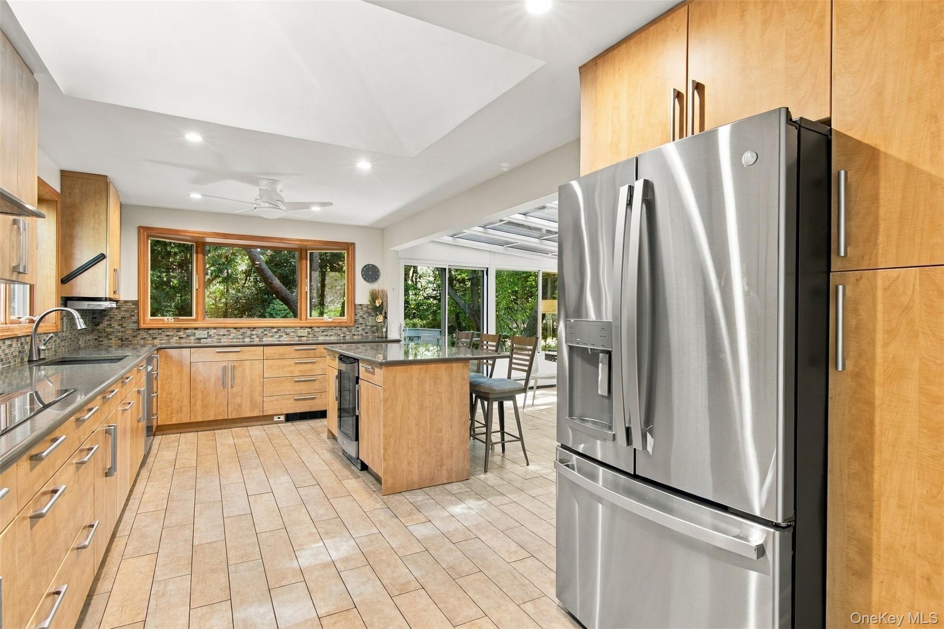 Eat-in-kitchen