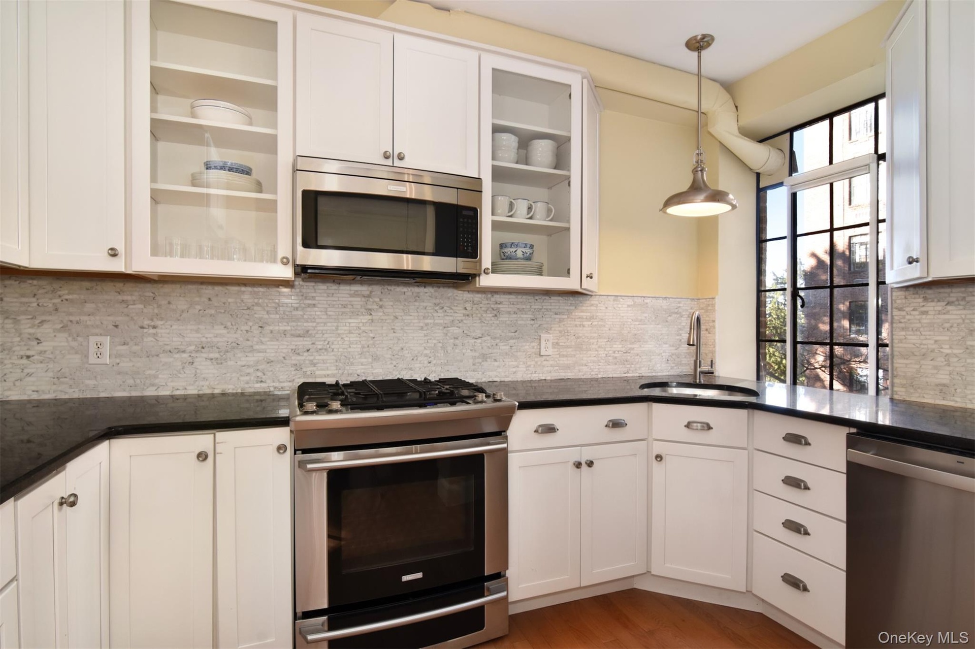 Updated eat-in kitchen