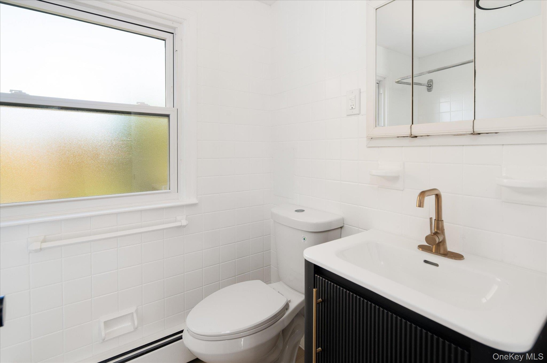 Second Floor Full Bathroom