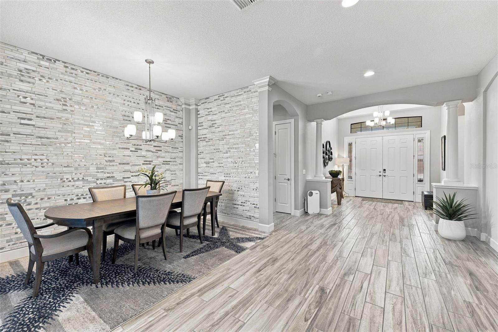 Beautiful Dining Room Accent Wall