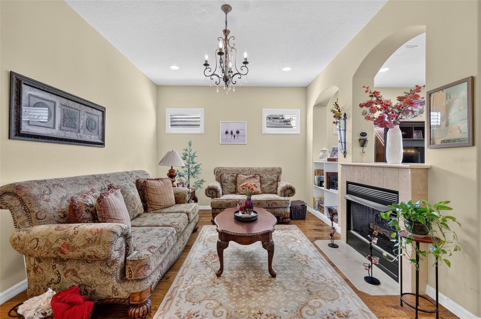 FORMAL LIVING AREA
